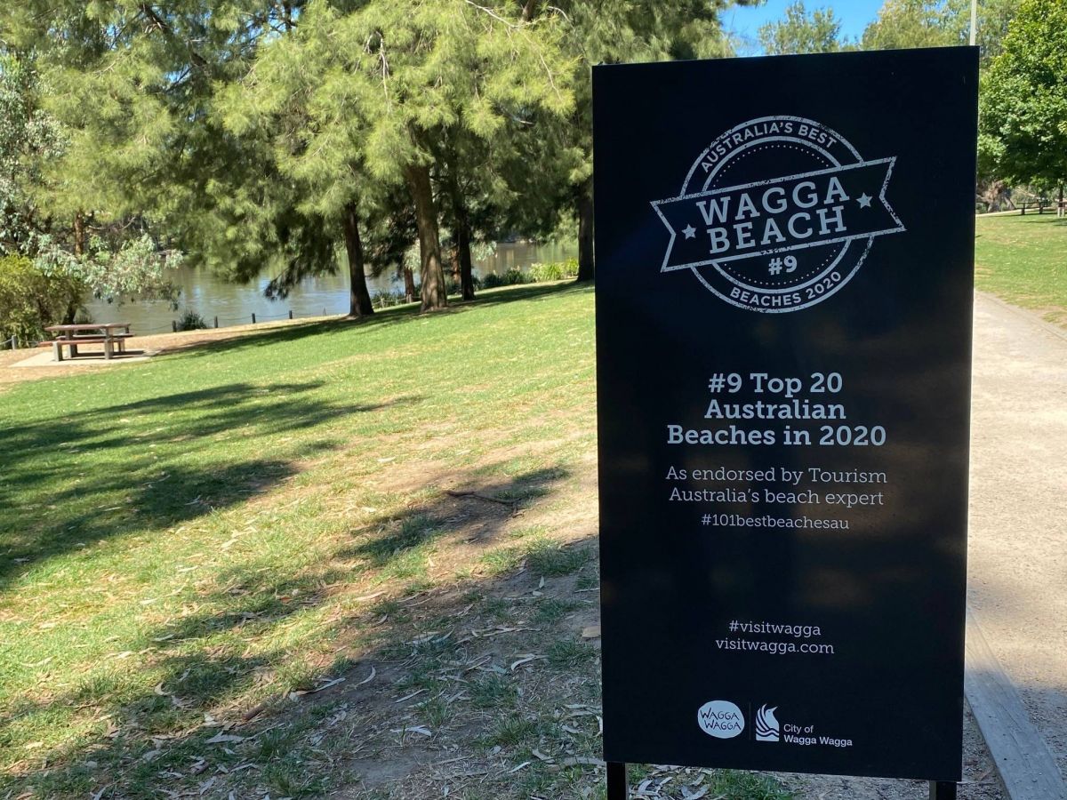 Wagga Beach sign and precinct