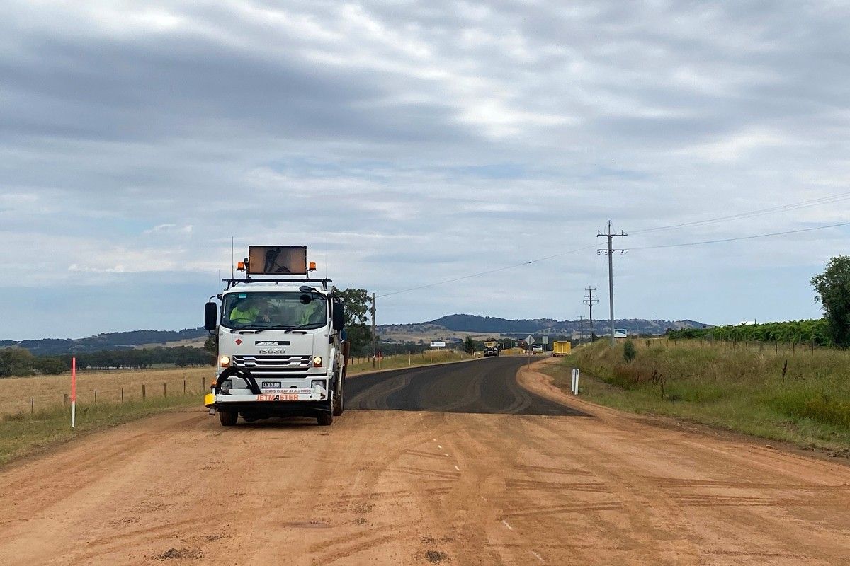 Jetmaster truck laying down seal on Old Narrandera Road