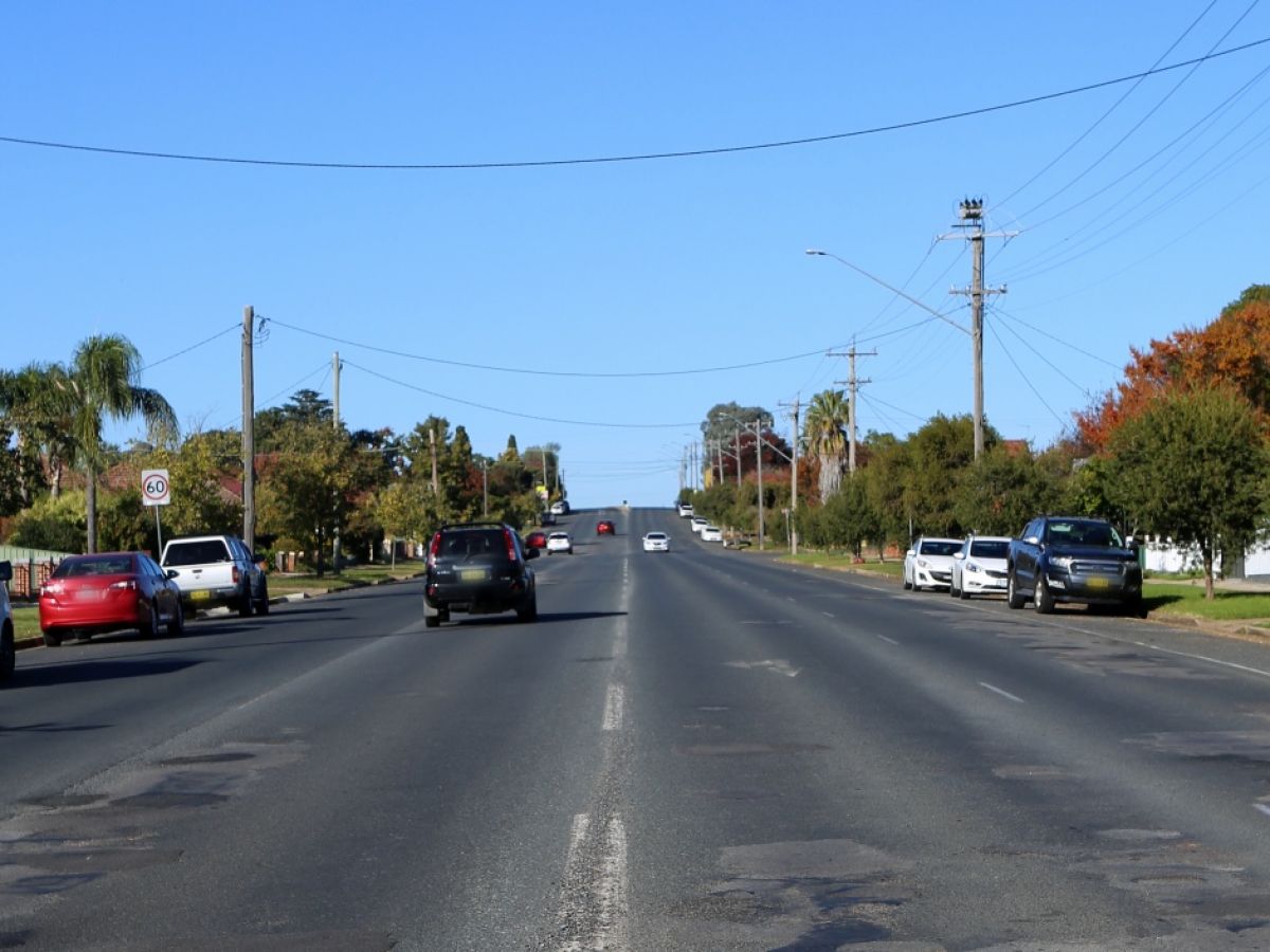 Traffic on Bourke street, looking south