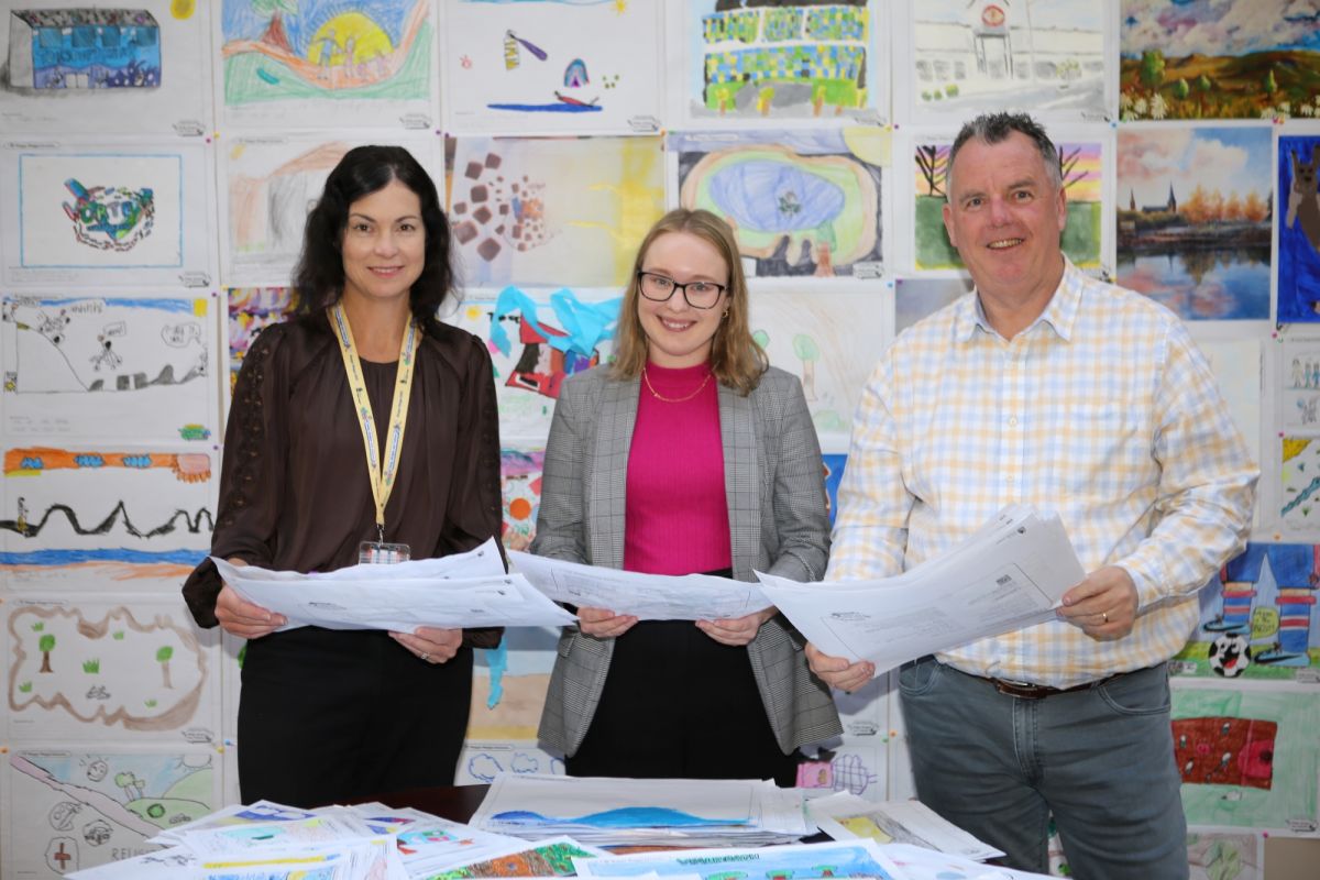 Executive Manager, Regional Activation – Projects Christine Priest, ERA Communications and Engagement Officer Brittany Hefren and Mayor Councillor Dallas Tout judging the artworks.
