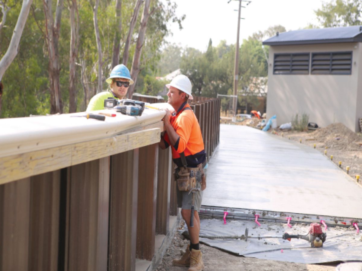 NEW: CAPPING Concrete caps were this week placed along the levee bank sheetpiles adjacent to Tarcutta Street.