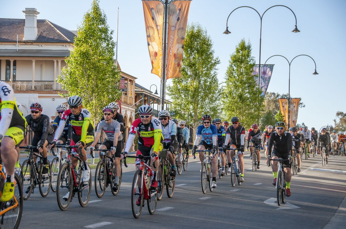 Wide shot of large group of cyclists on Fitzmaurice Street Wagga. 