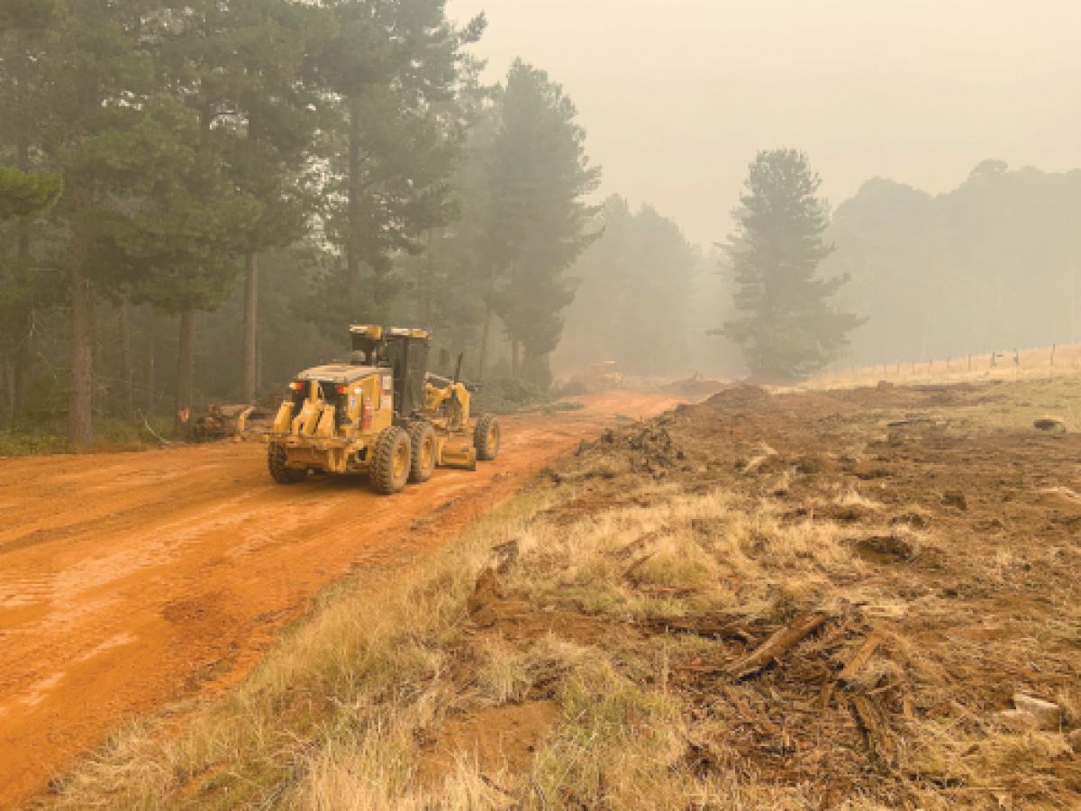 Wagga Wagga City Council staff have been praised for their efforts supporting the bushfire effort.