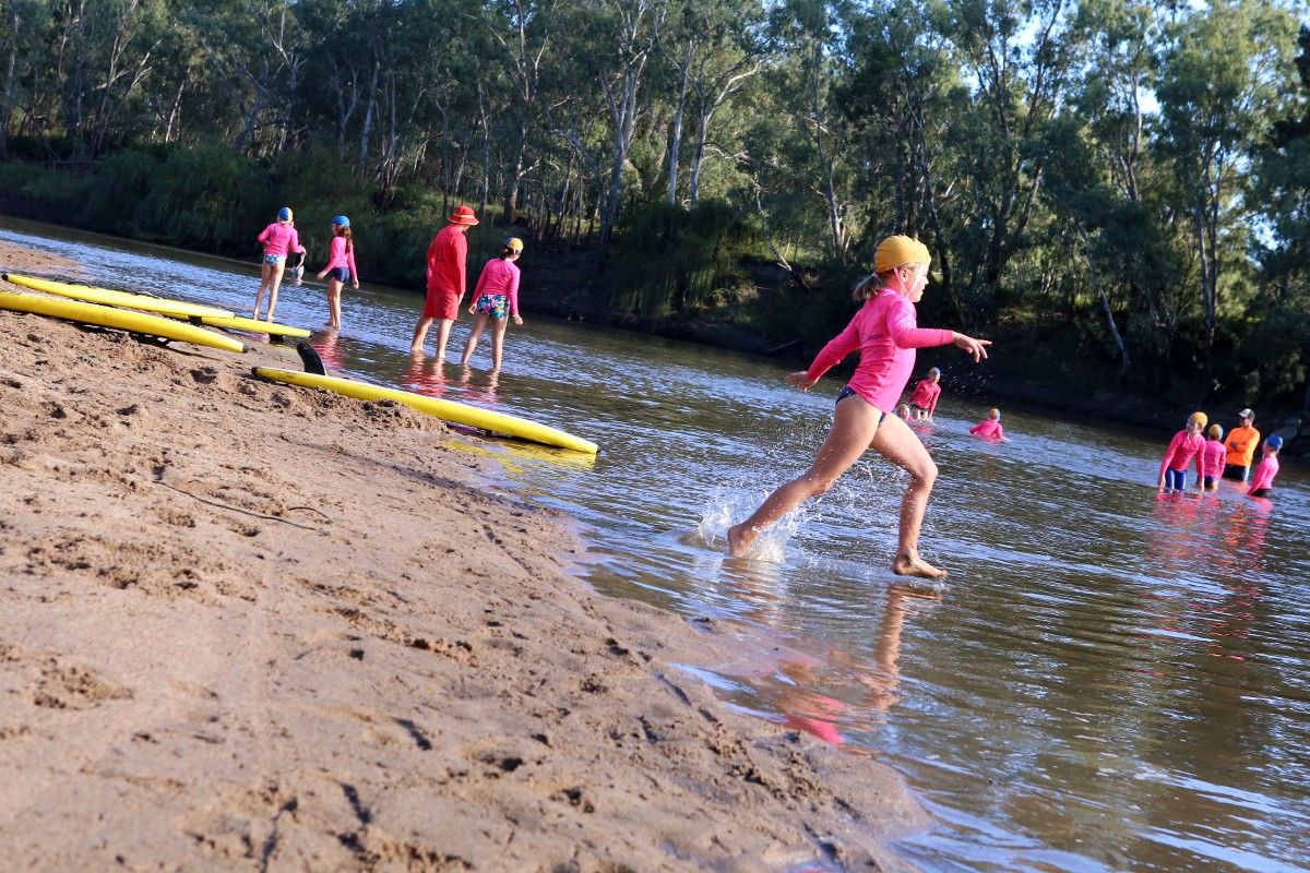 Outback Lifesaver participants running into water at Wagga Beach