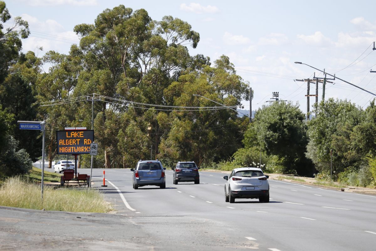 Vehicles on Lake Albert Road with VMS board with roadworks sign