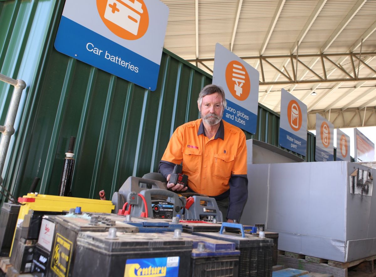 Gregadoo waste centre manager with batteries