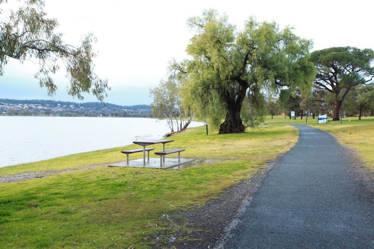 path around lake