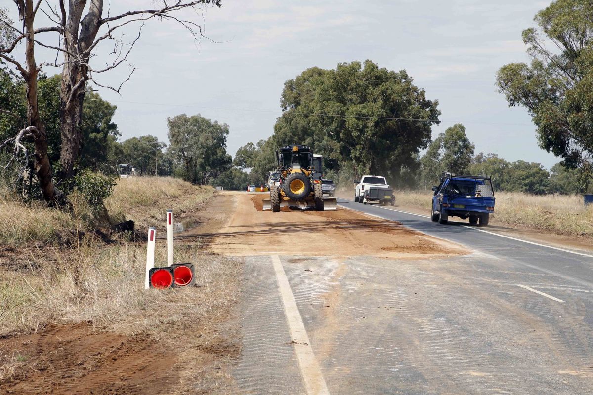 Grader doing patching work on Coolamon Road