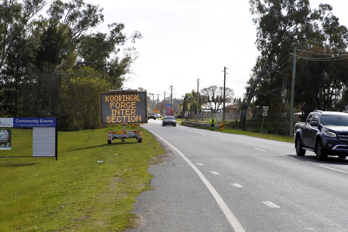 Night works will be taking place on three sections of Kooringal Road over coming weeks, as part of the project to reconstruct the major thoroughfare. ALT TEXT: Electronic messaging board beside road, stating Kooringal Forge intersection.