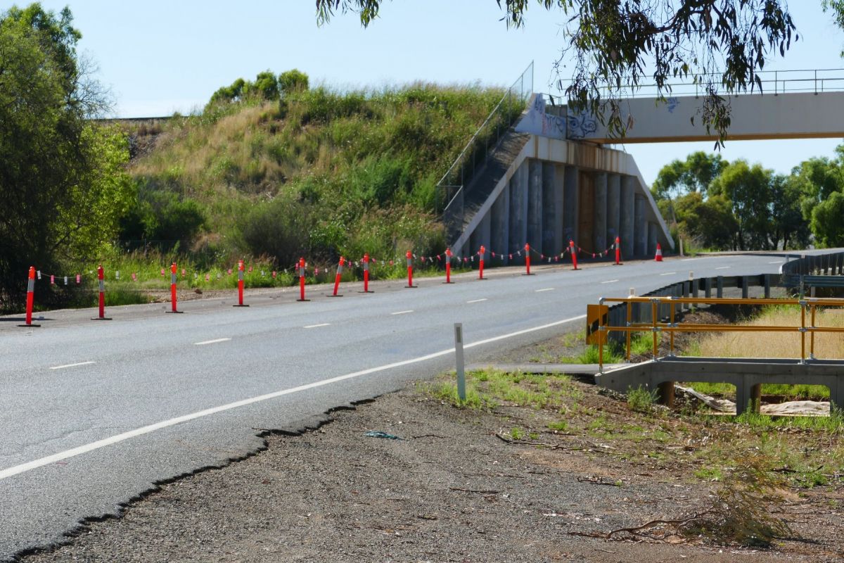 Road with pedestrian access area 