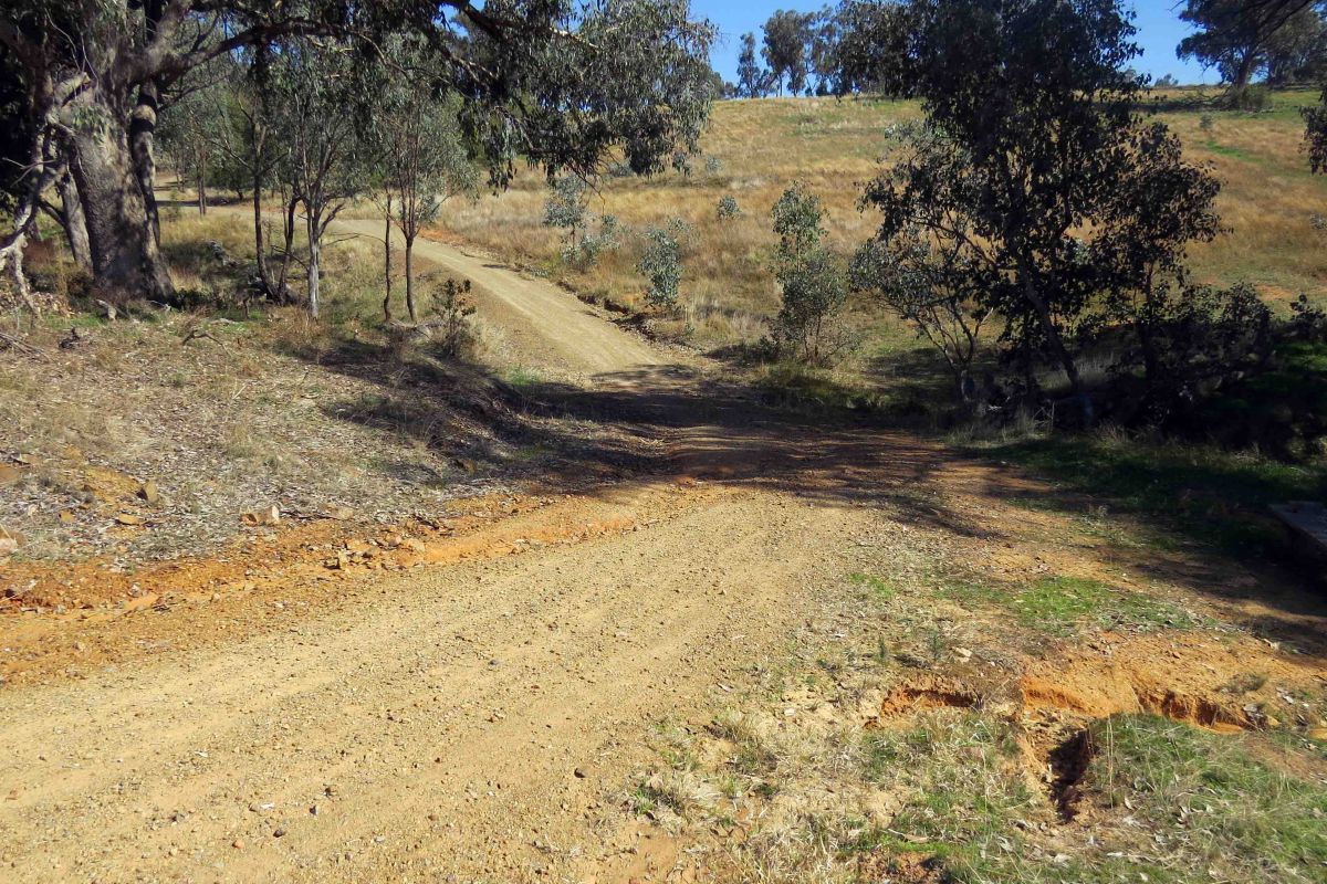 Wiradyuri Trail through creek bed in Birramal Conservation Area