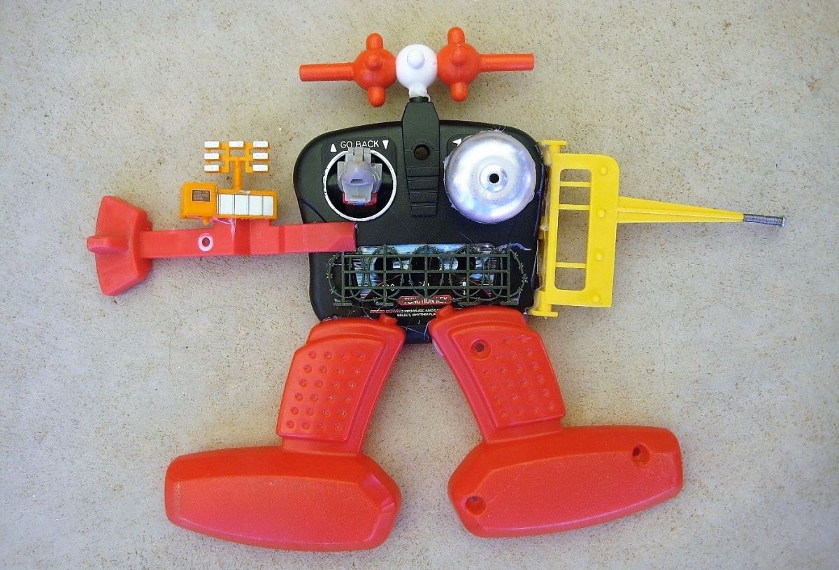 A robot-like construction using parts of old toys. 