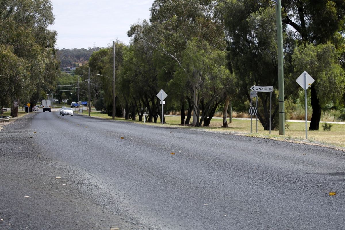 Recently sealed road near Lake Albert, with some light traffic