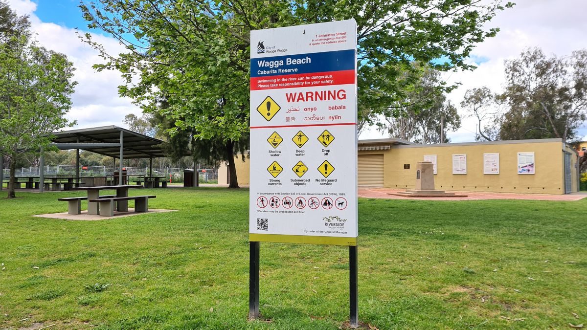 Wagga Beach sign, amenities block, barbecue shelter