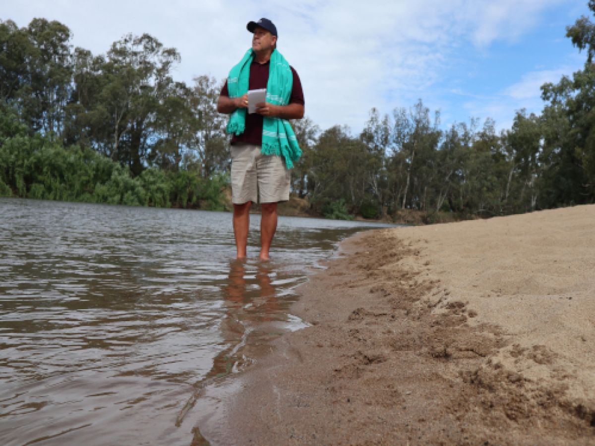 Tourism Australia’s Beach Ambassador Brad Farmer AM takes a tour of Wagga Beach to gain vital insight, as he works to compile a list of the nation's best beaches.