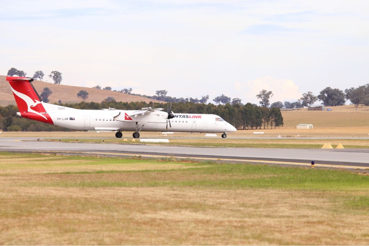 QantasLink plane on runway at Wagga airport
