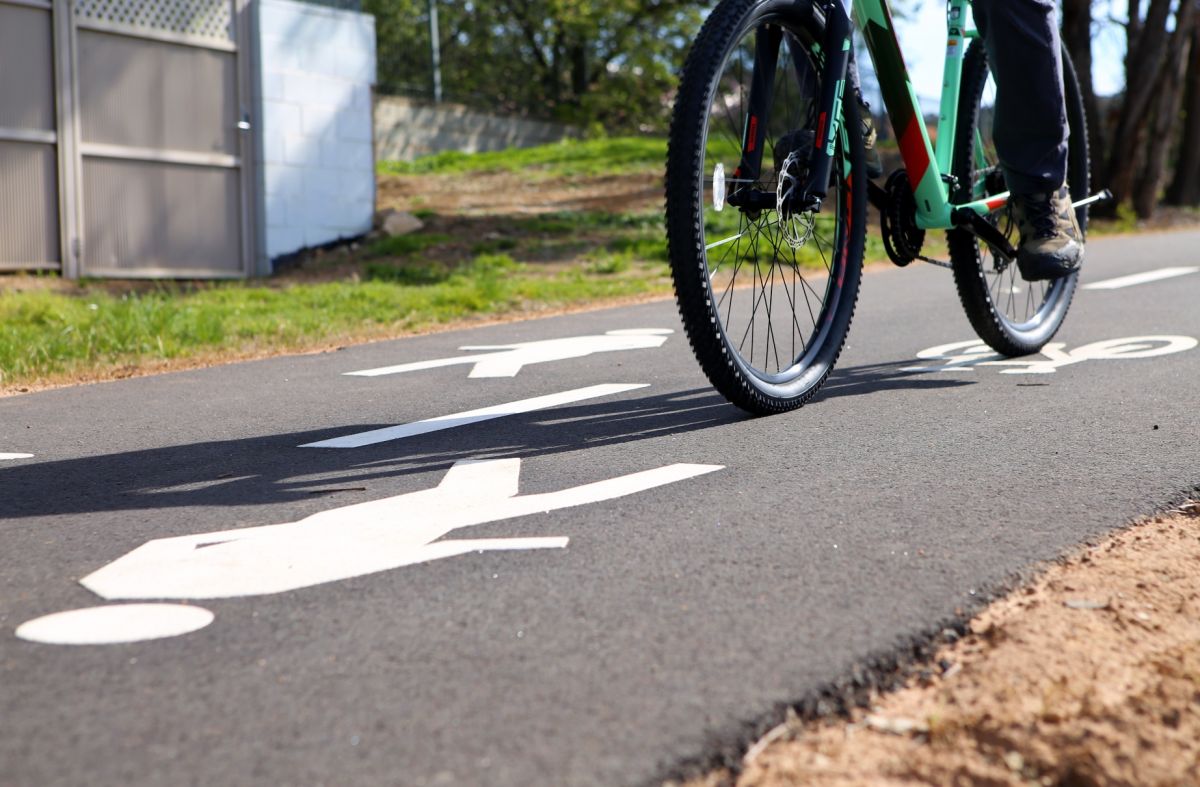 Share path signs with bottom part of bike as ridden past