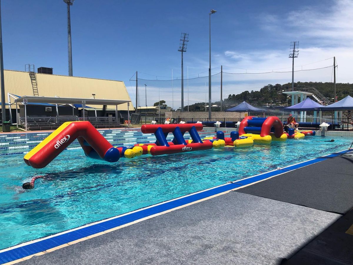 Inflatable swimming pool items as Oasis