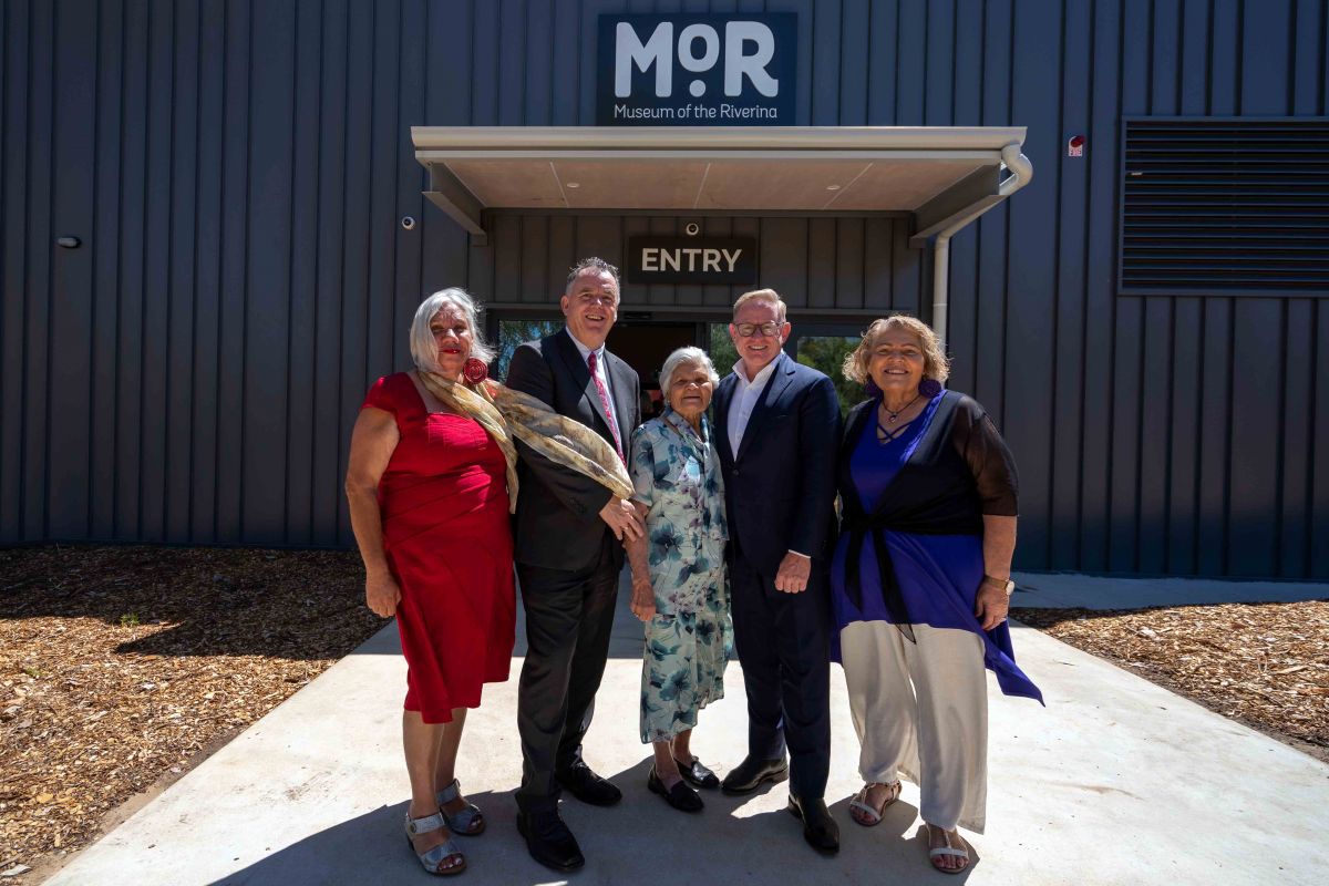 Three female Wiradjuri elders with two man outside MoR