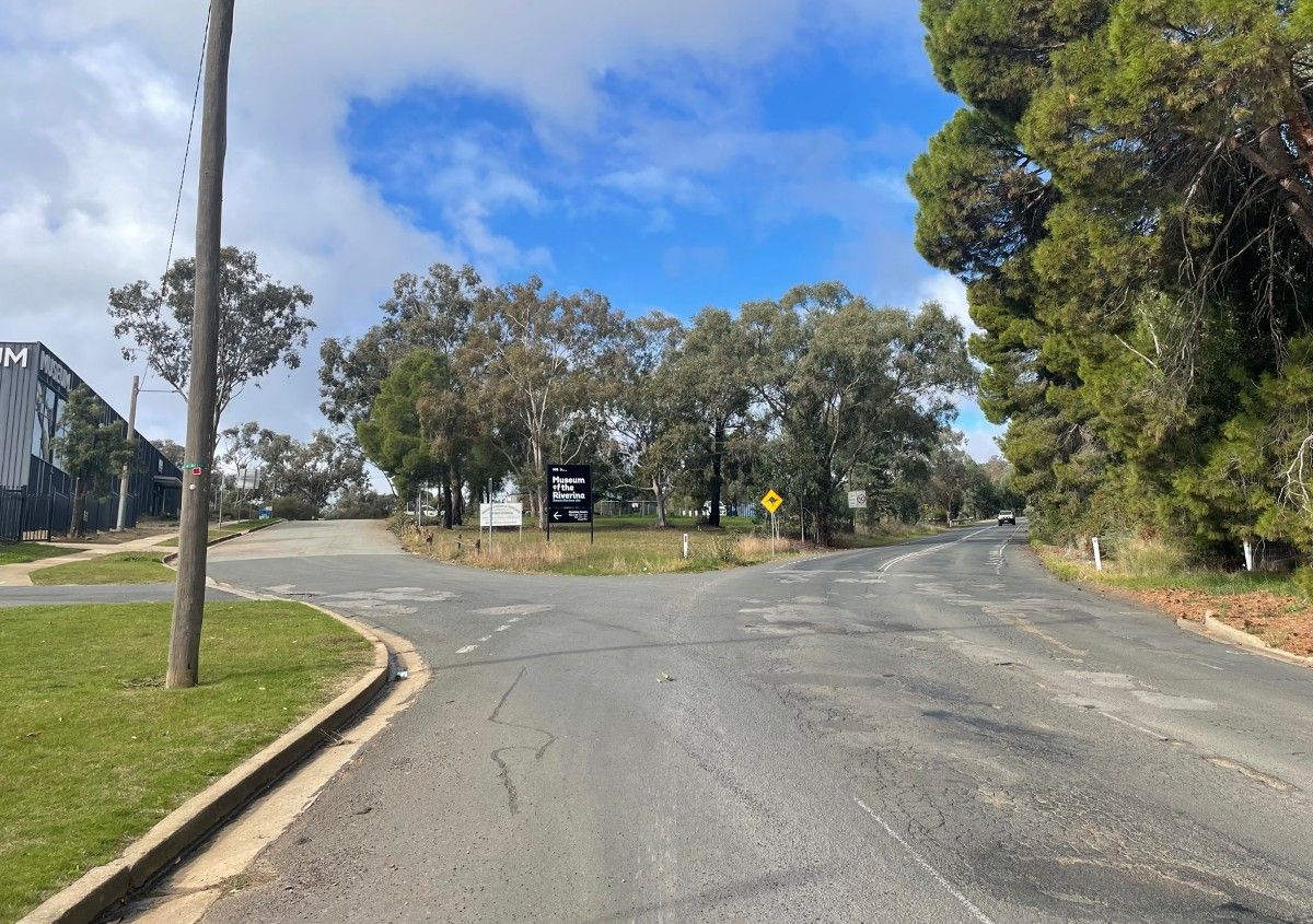 Intersection of Lord Baden Powell Drive and the Museum of the Riverina access lane