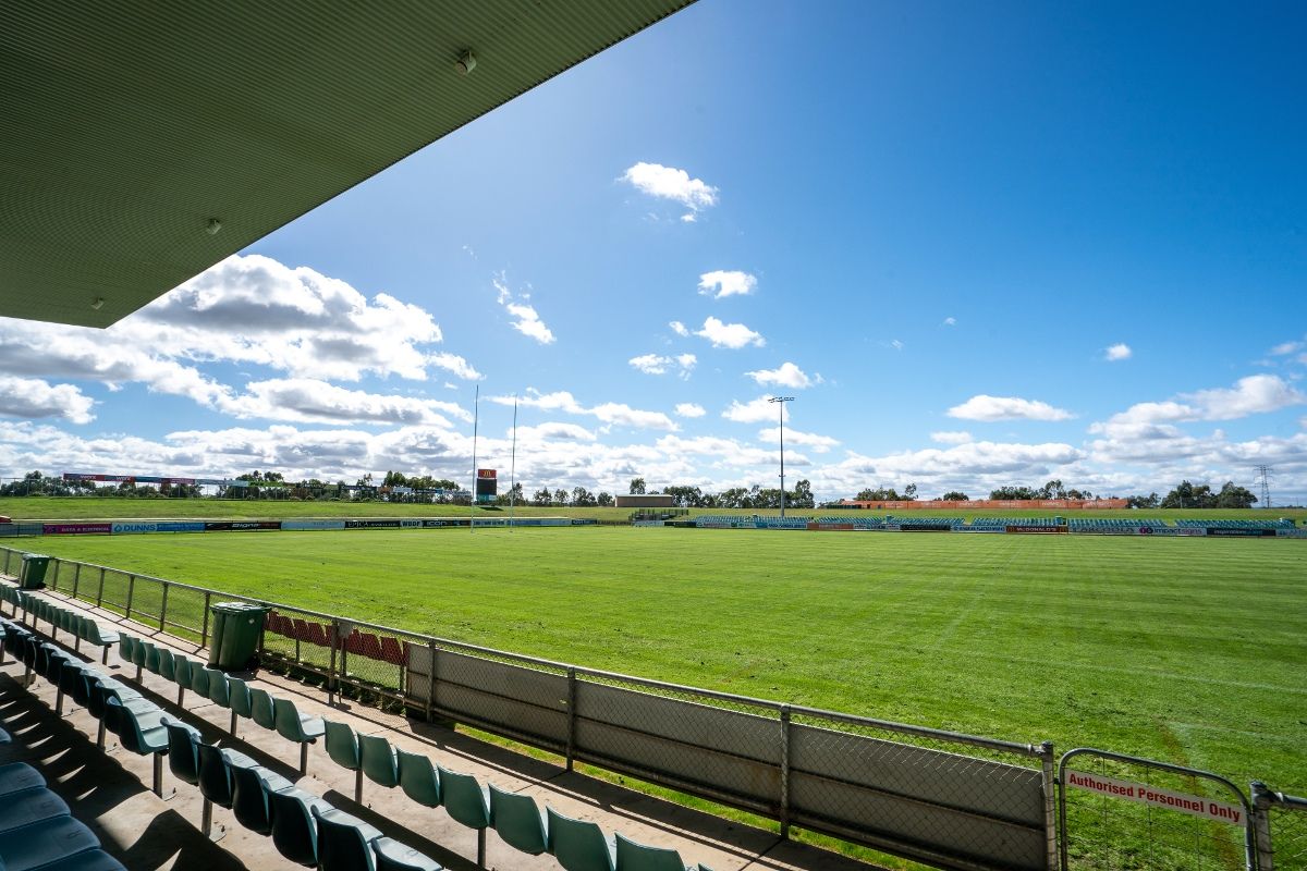 Wide shot of McDonalds Park football field in Wagga Wagga