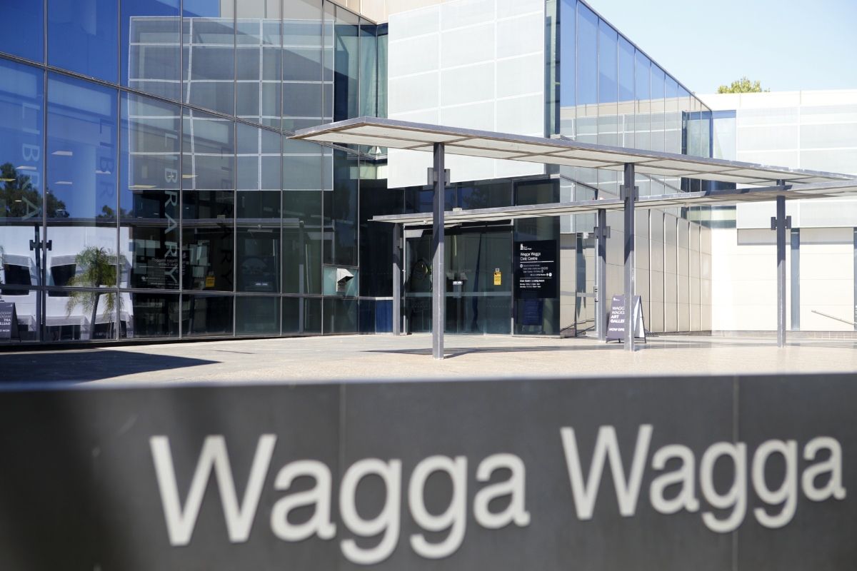 Sign saying Civic Centre in foreground and main entrance to a glass and steel building in the background.