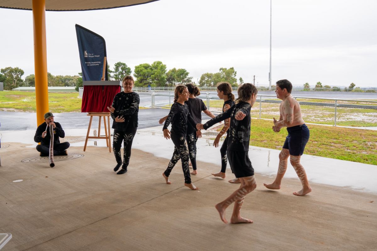 Dulbinya Aboriginal dancers