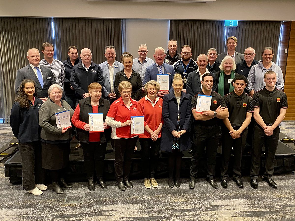 Mayor of the City of Wagga Wagga Cr Dallas Tout, Cr Dan Hayes, and representatives from the Wagga RSL Club and Rules Club Wagga with the successful ClubGRANTS recipients in 2022. 