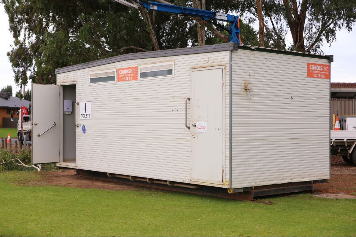 Demountable toilet block