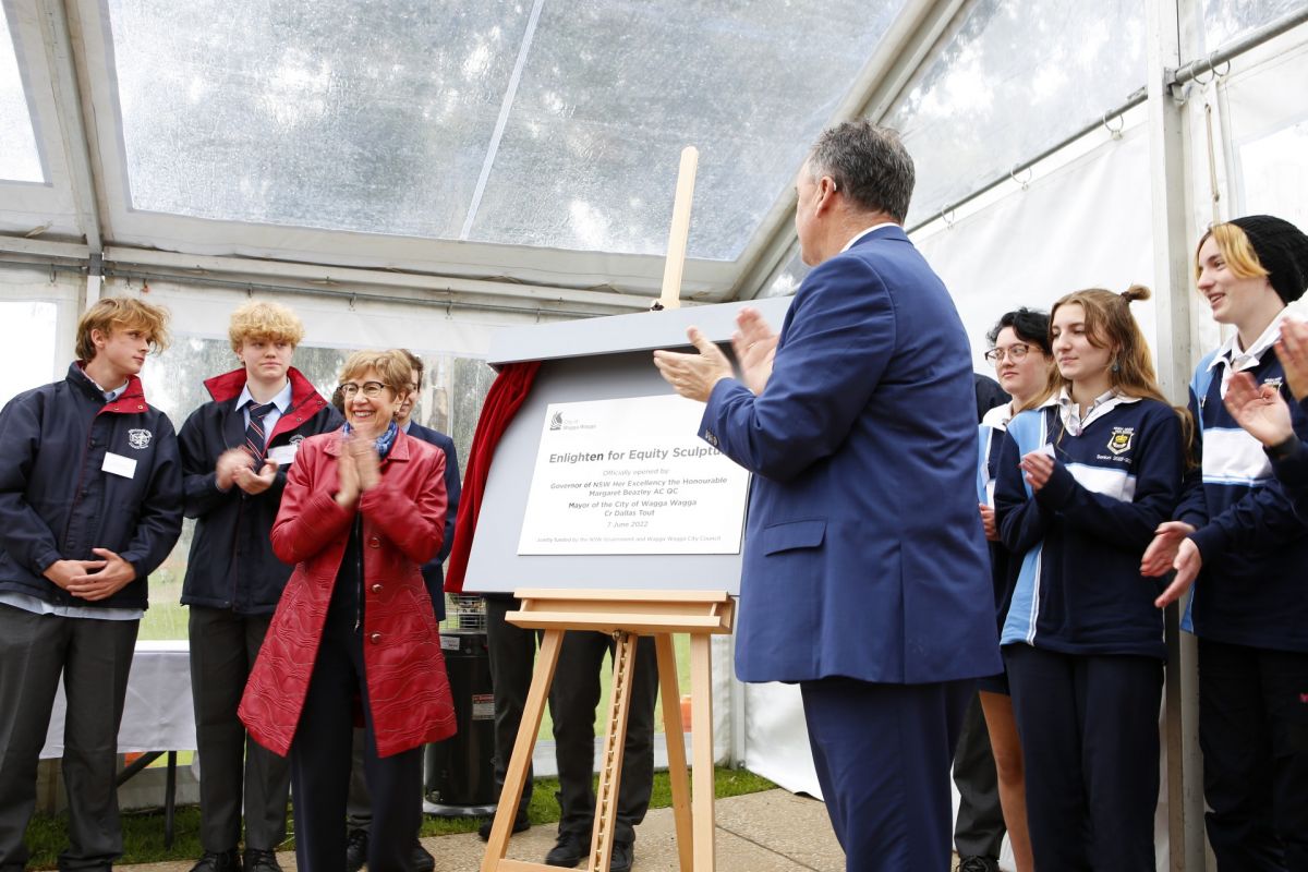 NSW Governor and Wagga Mayor with students at plaque unveiling