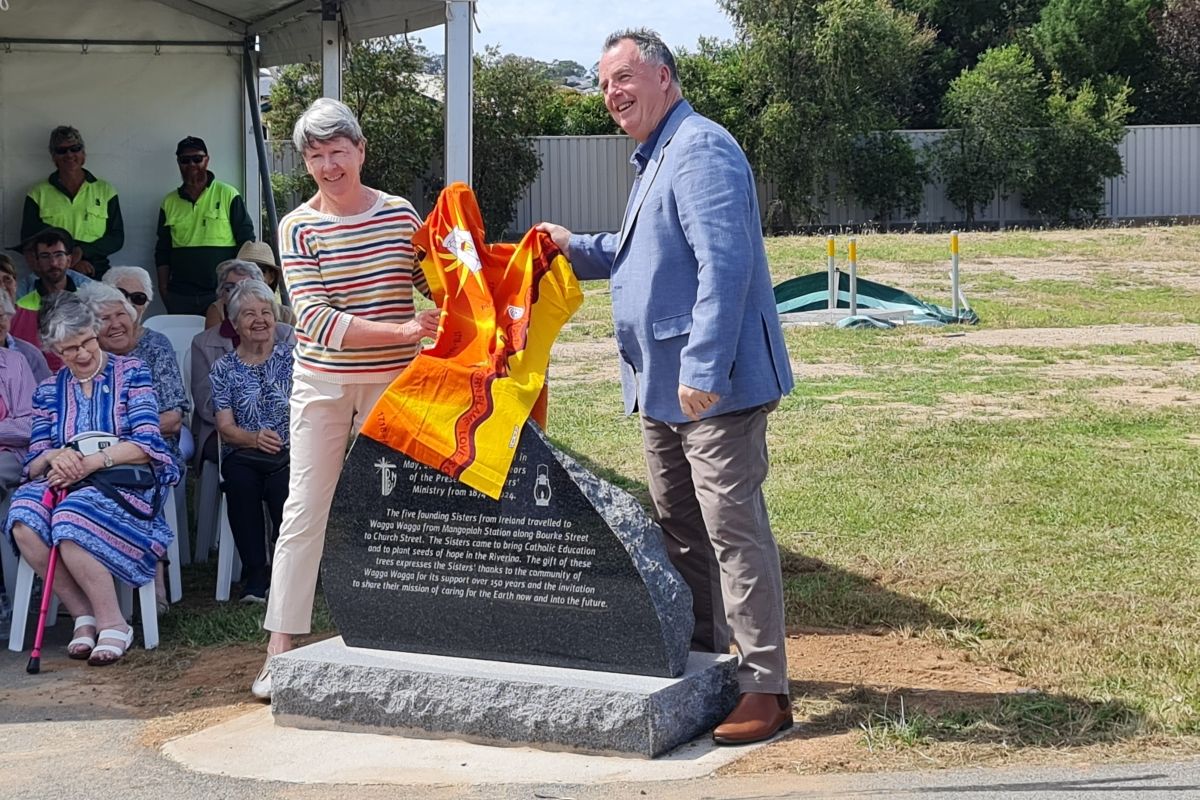 Assistant Congregation Leader Sister Bernadette Pattison and Mayor Cr Dallas Tout unveiling the official plinth for ‘Presentation Way’ on 21 Nov 2024