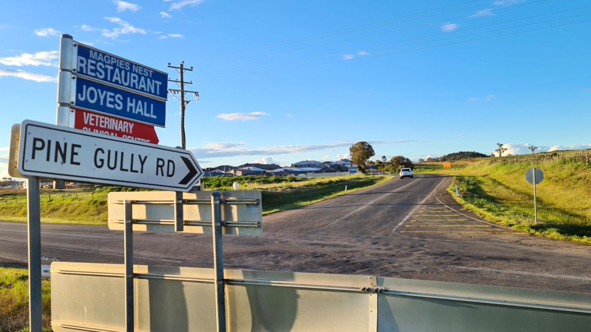 Pine Gully Road intersection with Old Narrandera Road