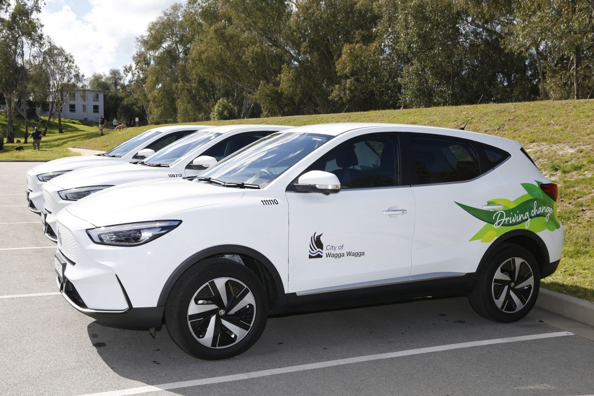 Medium shot of 3 x Council owned electric vehicles parked in a line at the CSU Riverina Playhouse carpark.